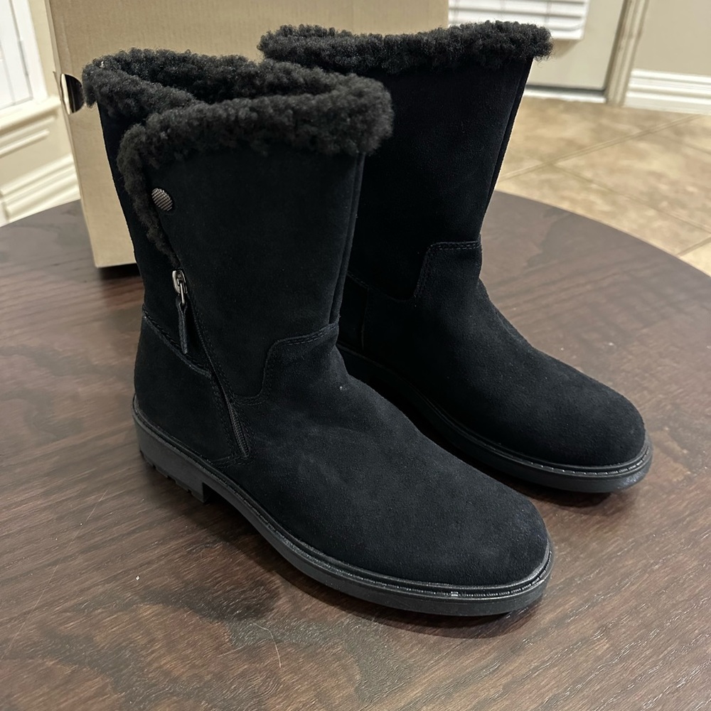 NEW Clarks Black Suede Winter Boots with Faux Fur Trim Woman’s Size 8M